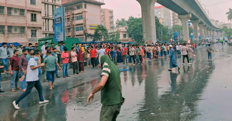 মিরপুরে পোশাকশ্রমিকদের সড়ক অবরোধ